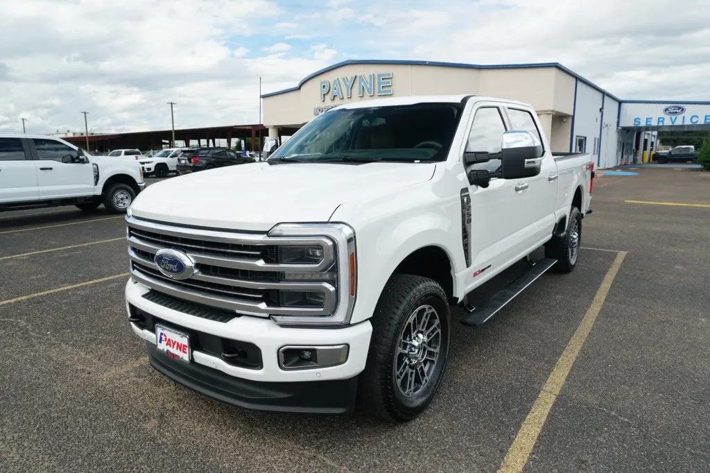2026 Ford F-250 Super Duty Platinum's photo
