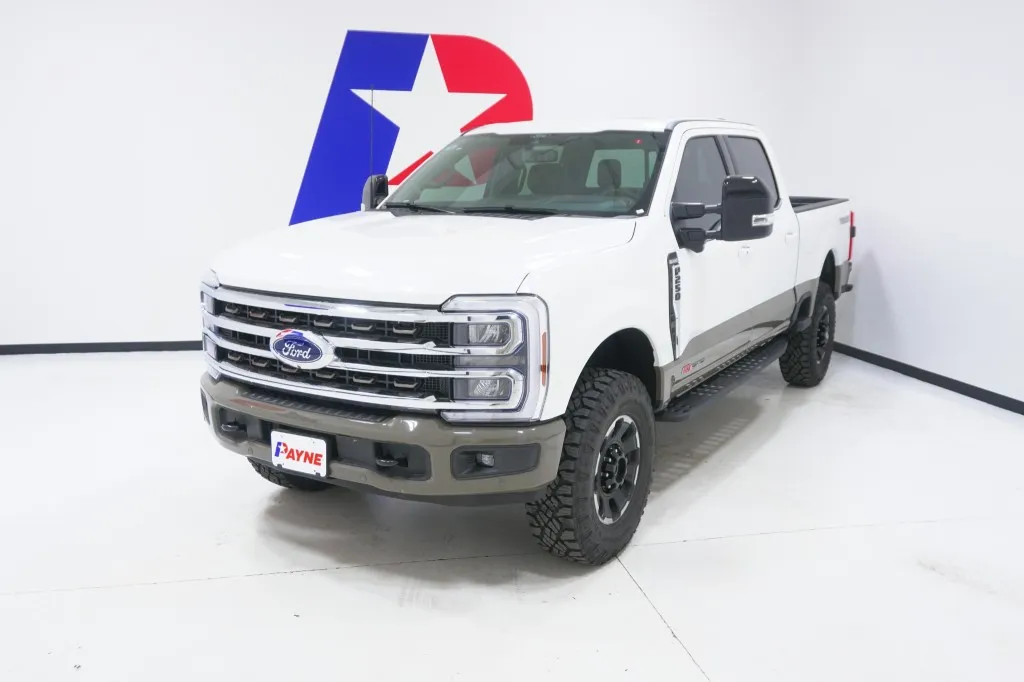 2026 Ford F-250 Lariat photo 2
