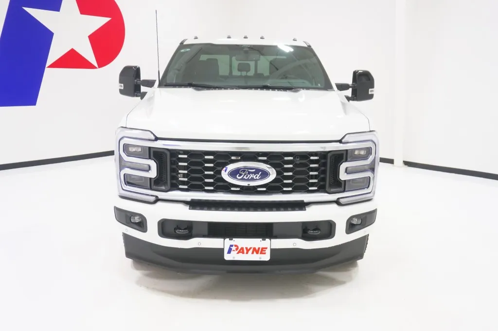 2026 Ford Super Duty F-350 DRW LARIAT