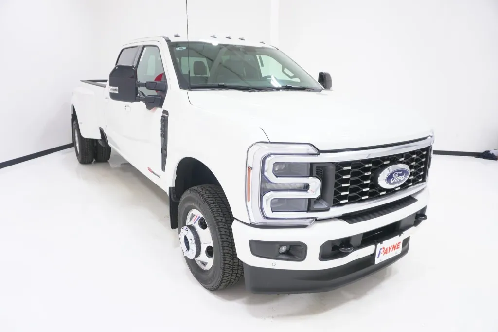 2026 Ford Super Duty F-350 DRW LARIAT