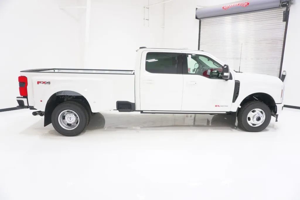 2026 Ford Super Duty F-350 DRW LARIAT
