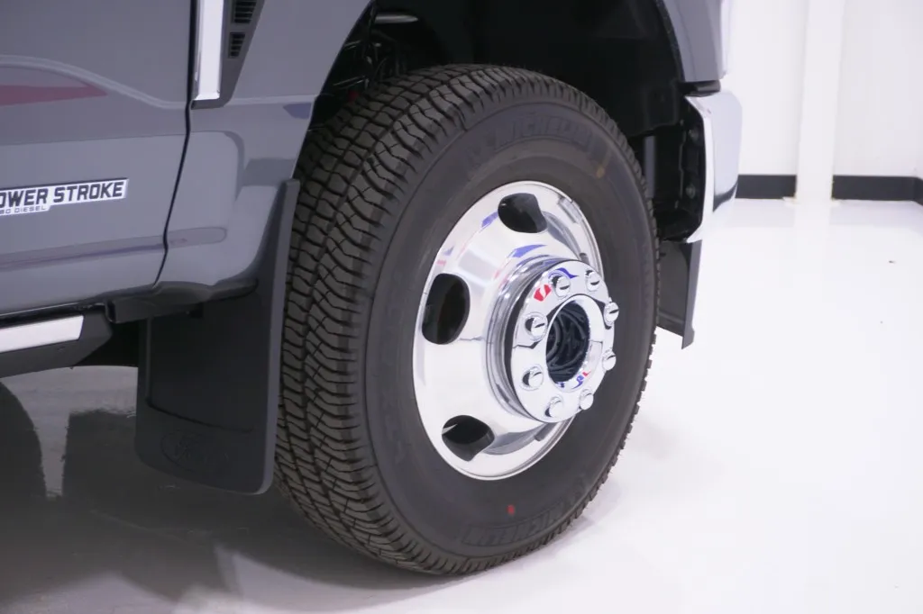 2026 Ford Super Duty F-350 DRW LARIAT