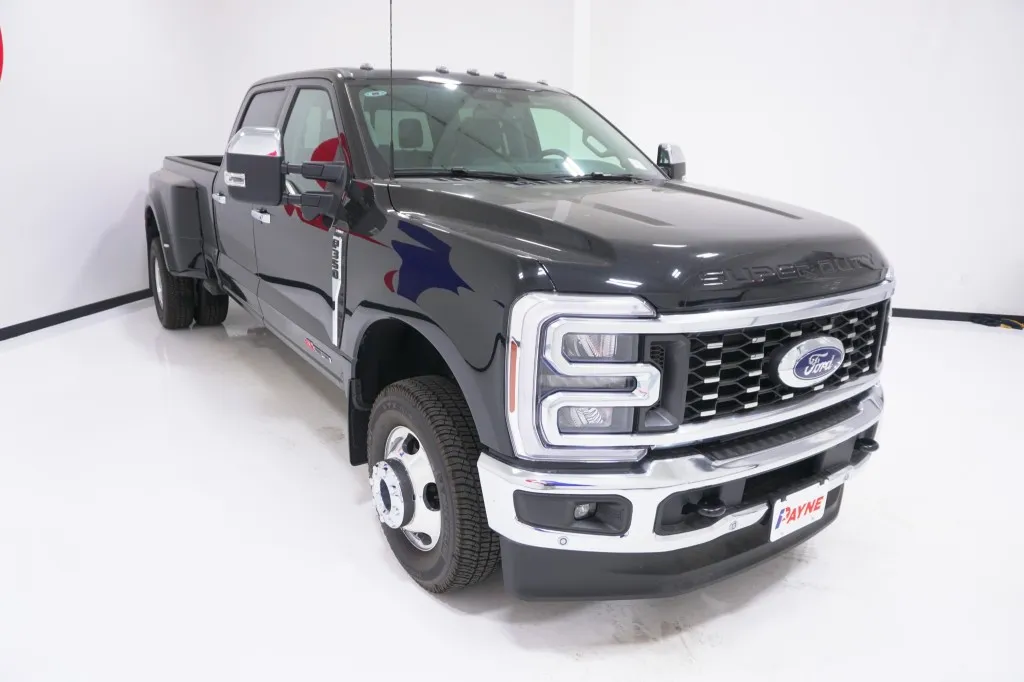 2026 Ford Super Duty F-350 DRW LARIAT