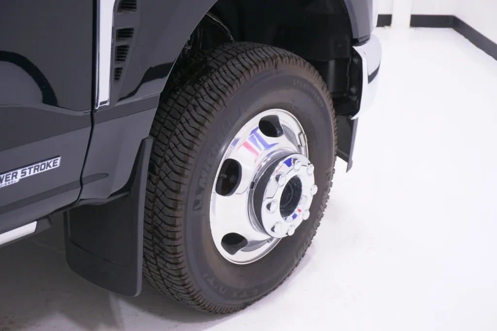 2026 Ford Super Duty F-350 DRW LARIAT
