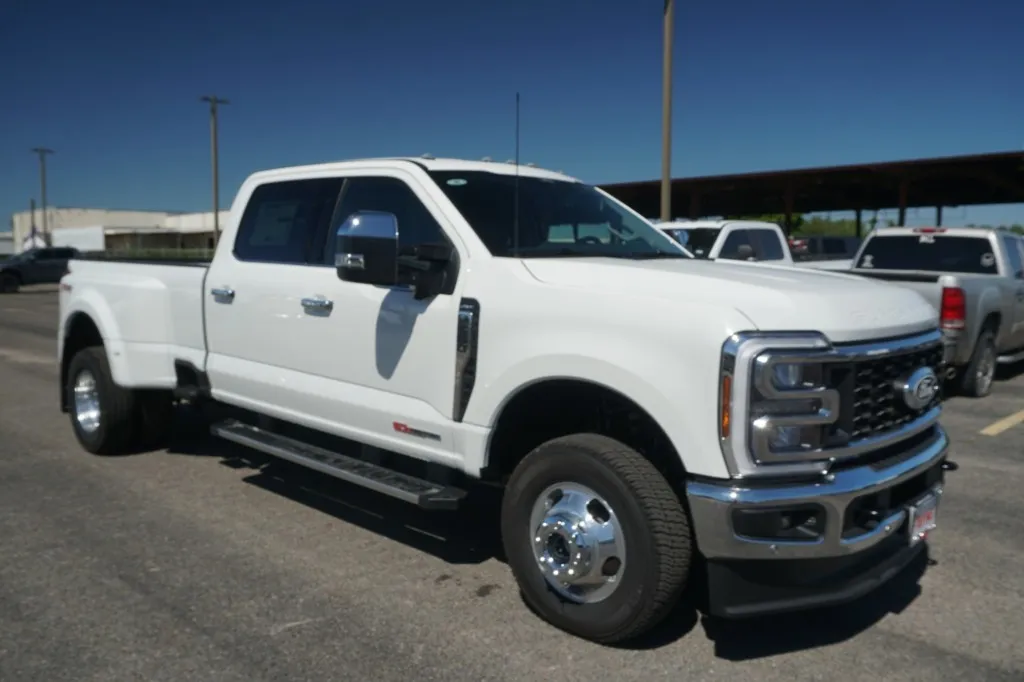 2027 Ford Super Duty F-350 DRW XL