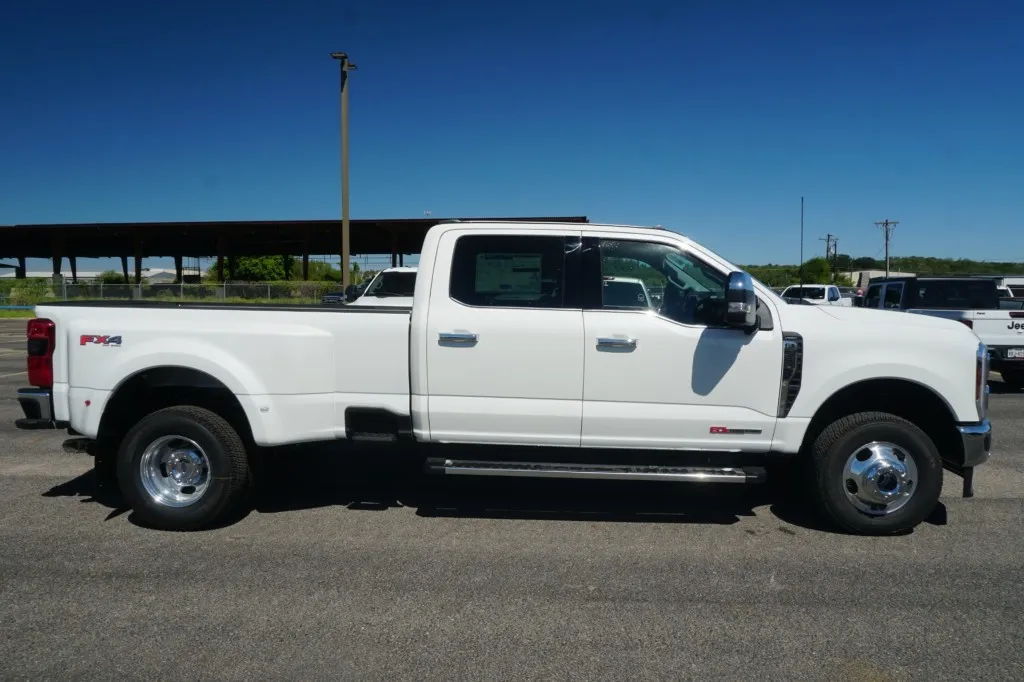 2027 Ford Super Duty F-350 DRW XL