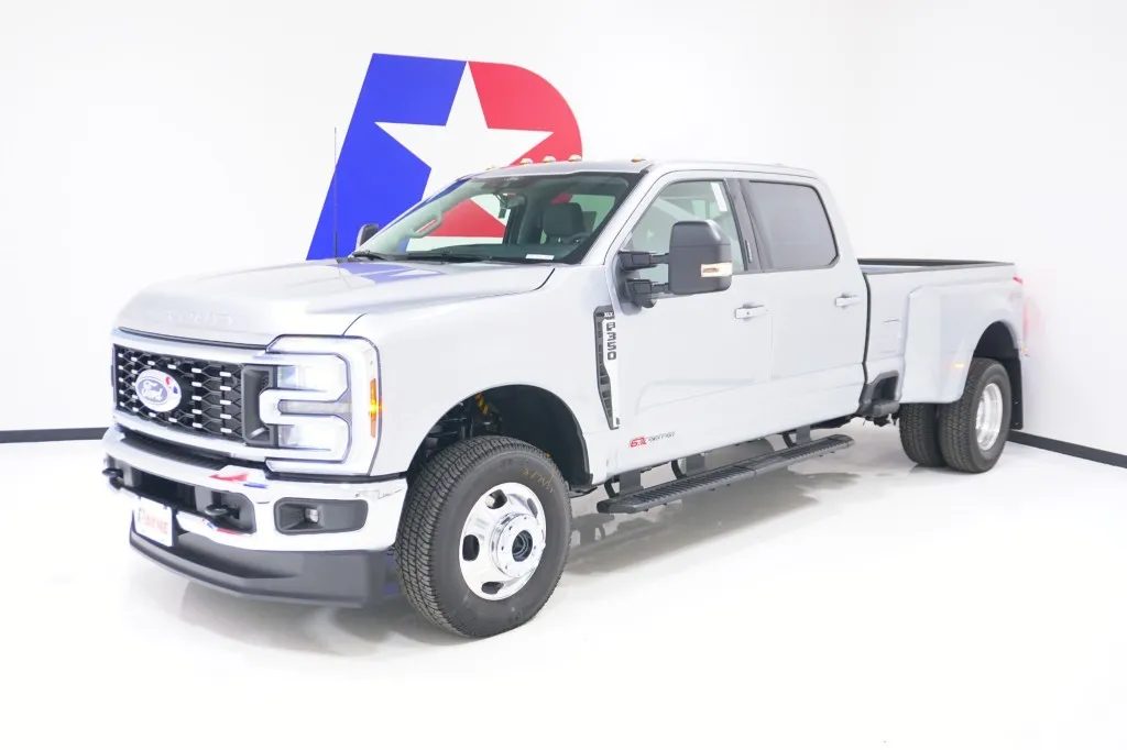 2027 Ford Super Duty F-350 DRW XL