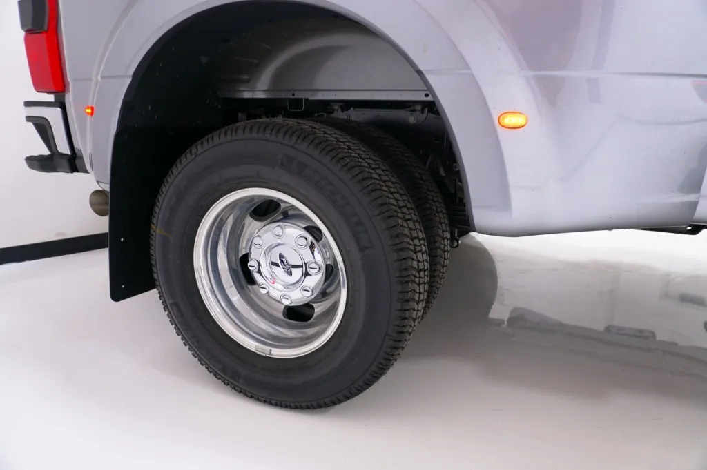 2027 Ford Super Duty F-350 DRW XL