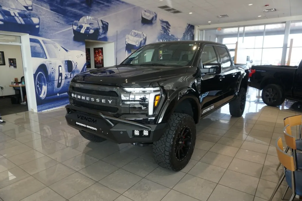 2025 Ford F-150 Lariat photo 3