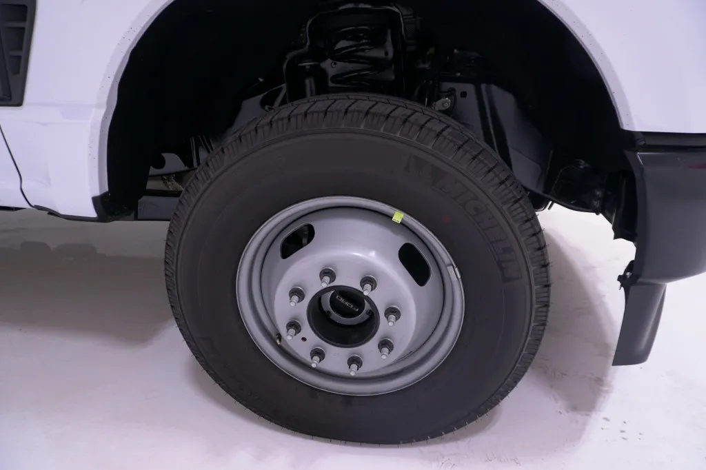 2027 Ford Super Duty F-350 DRW XL