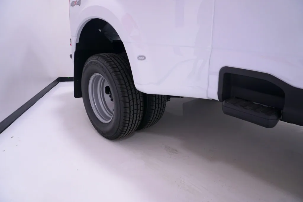 2027 Ford Super Duty F-350 DRW XL