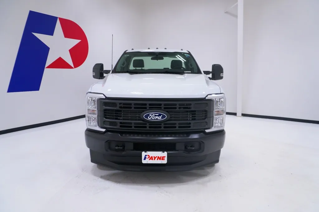2027 Ford Super Duty F-350 DRW XL