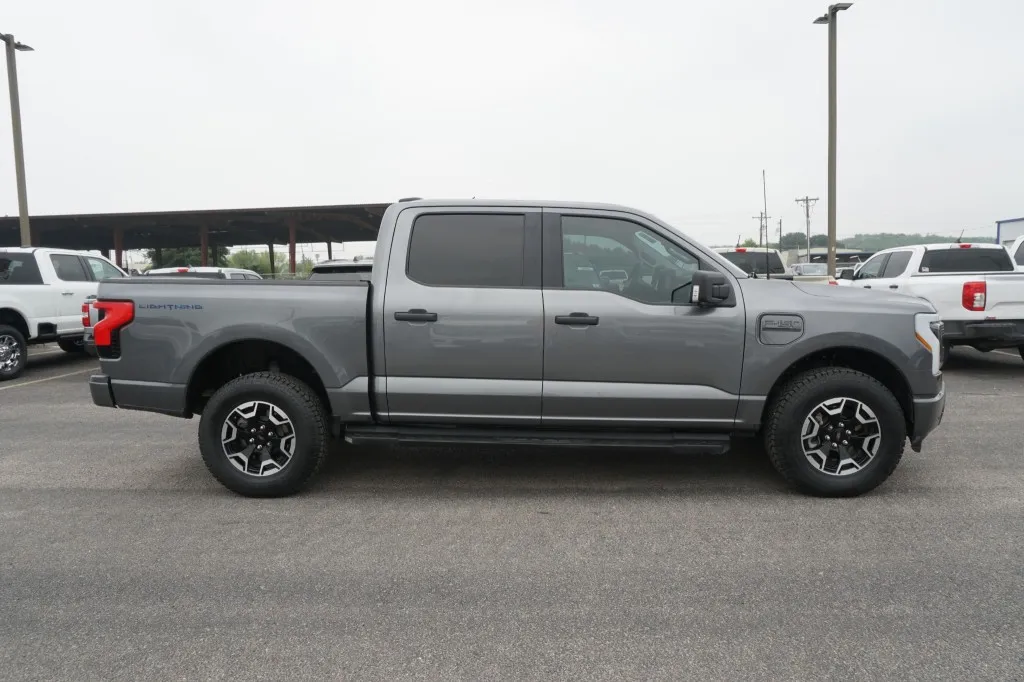2023 Ford F-150 Lightning XLT