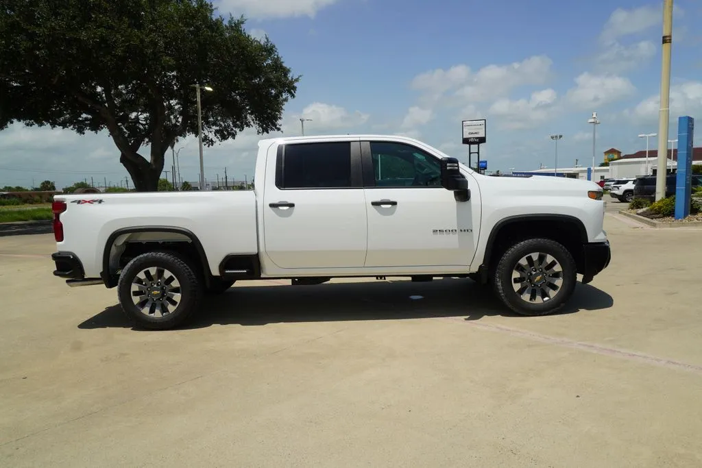 2026 Chevrolet Silverado 2500HD Custom