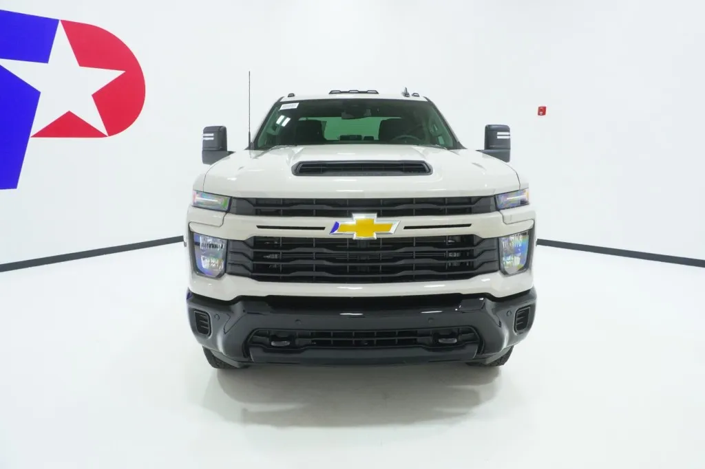 2026 Chevrolet Silverado 2500HD Custom