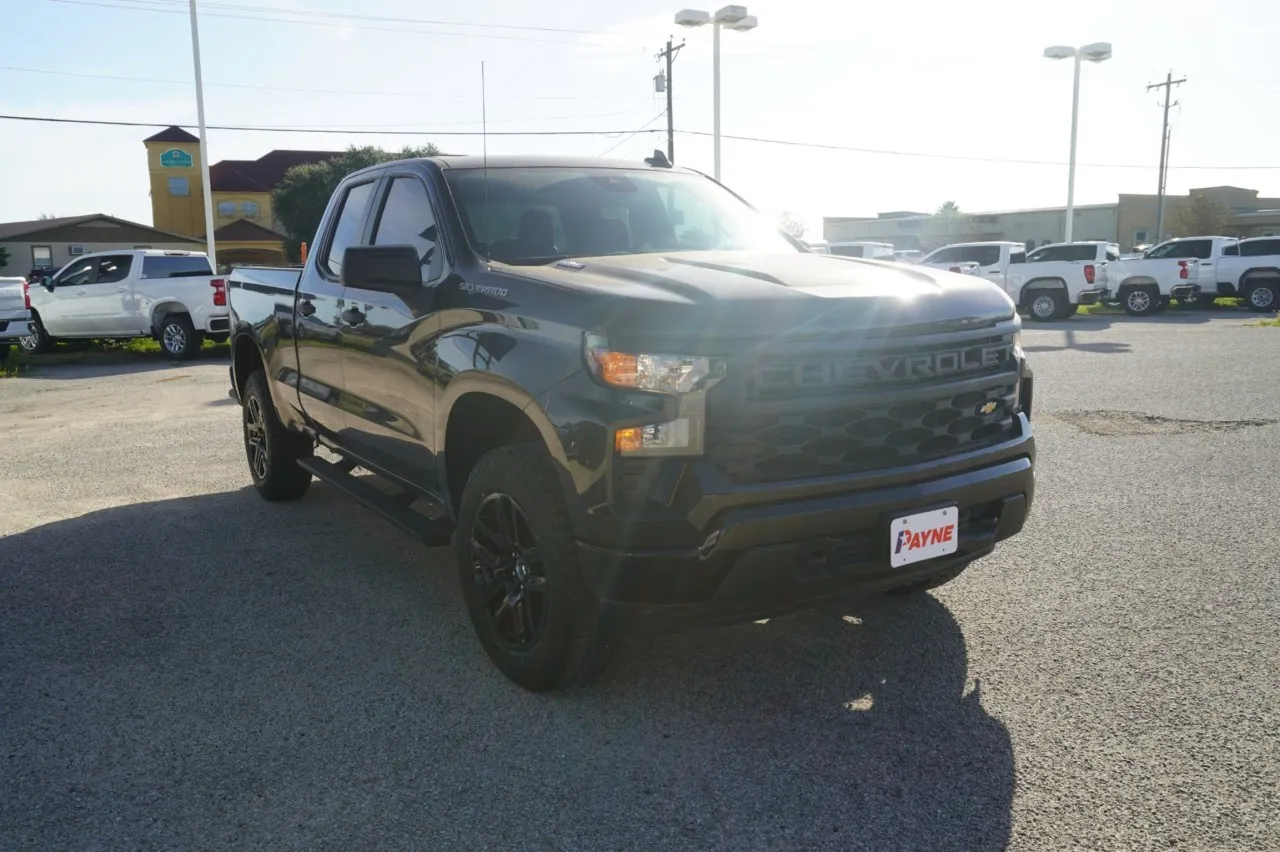 2025 Chevrolet Silverado 1500 Custom