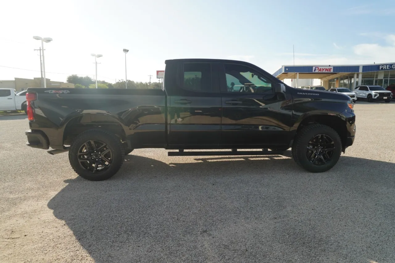 2025 Chevrolet Silverado 1500 Custom