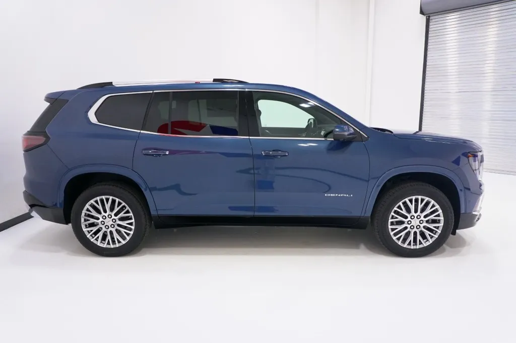 2026 GMC Acadia FWD Denali