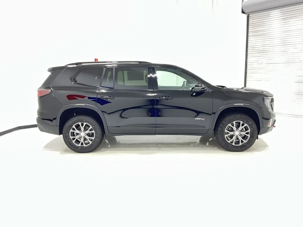 2026 GMC Acadia AWD AT4