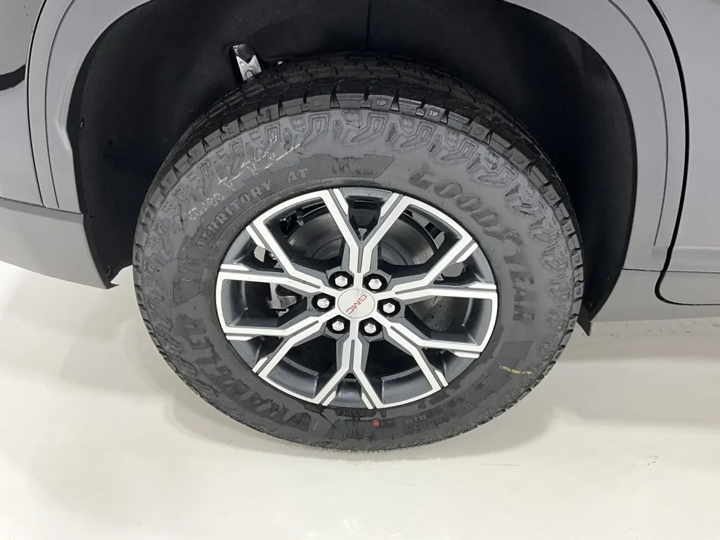 2026 GMC Acadia AWD AT4