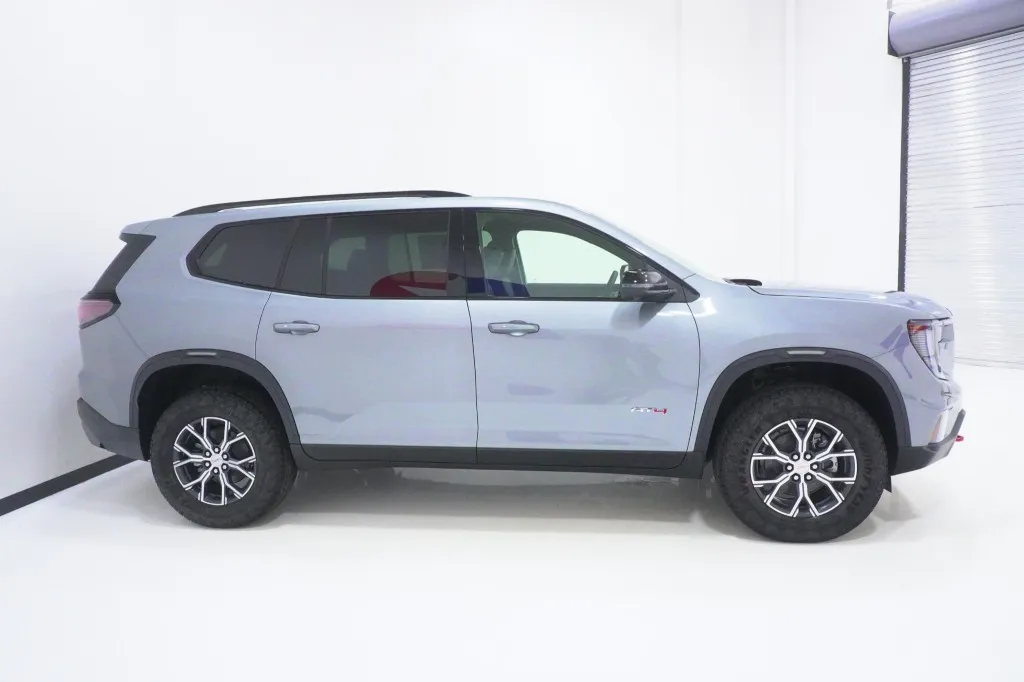 2026 GMC Acadia AWD AT4
