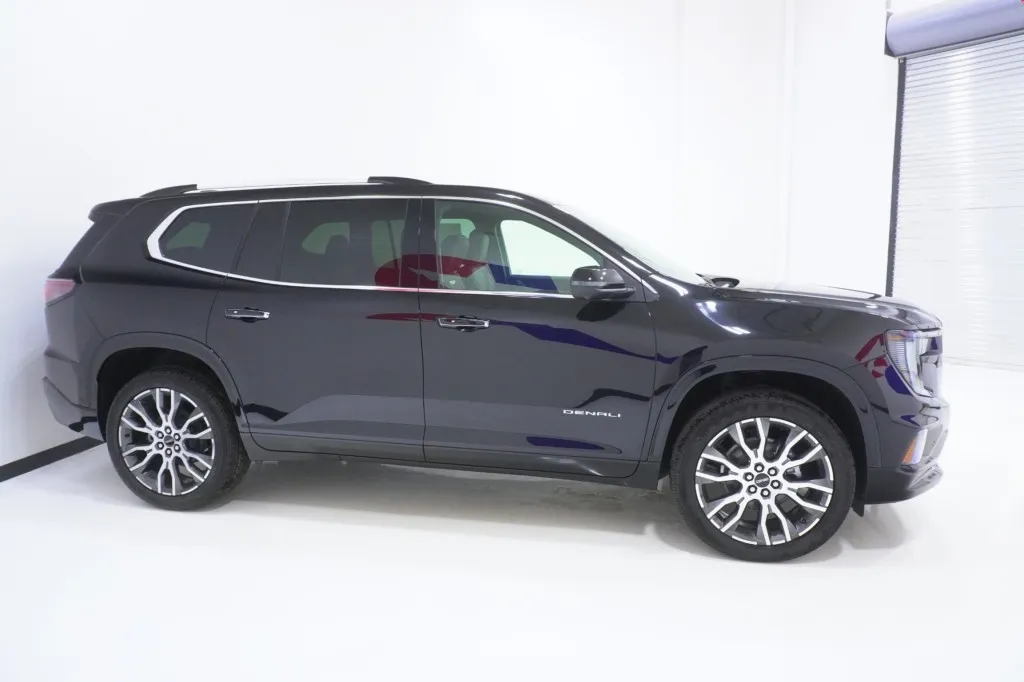2027 GMC Acadia FWD Denali Ultimate