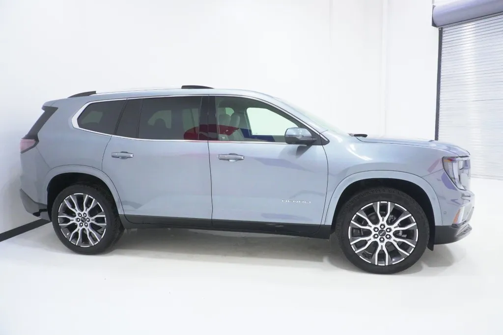 2027 GMC Acadia FWD Denali Ultimate