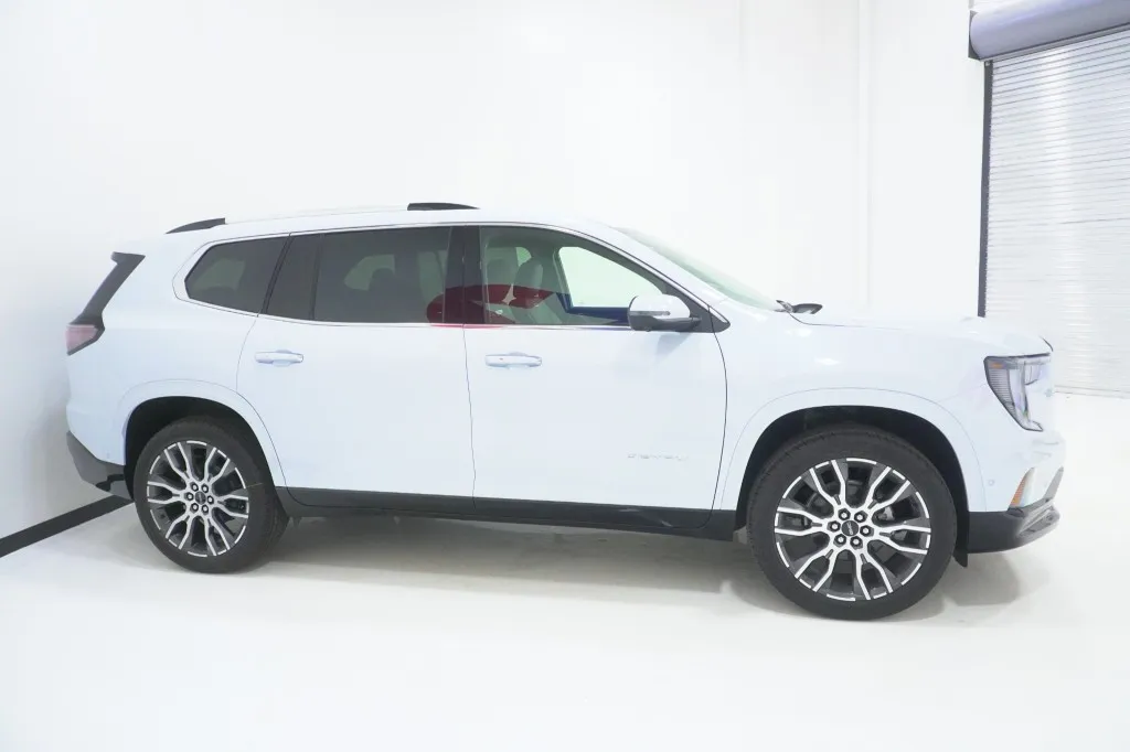 2027 GMC Acadia FWD Denali Ultimate
