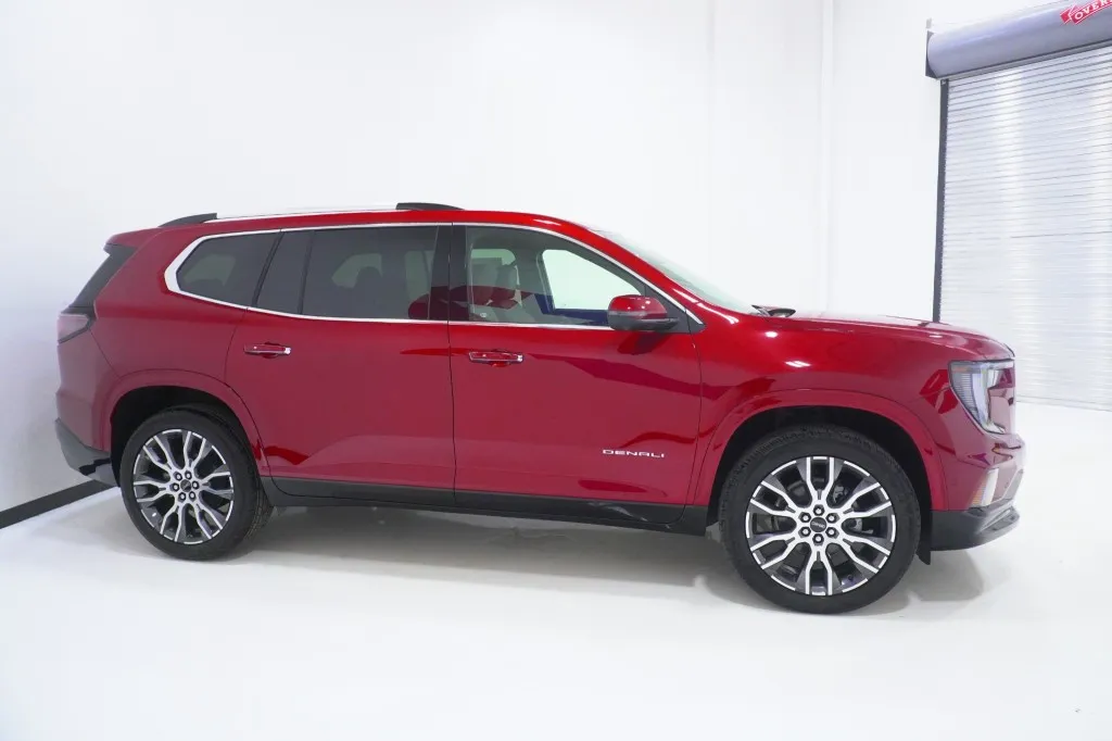 2027 GMC Acadia FWD Denali Ultimate
