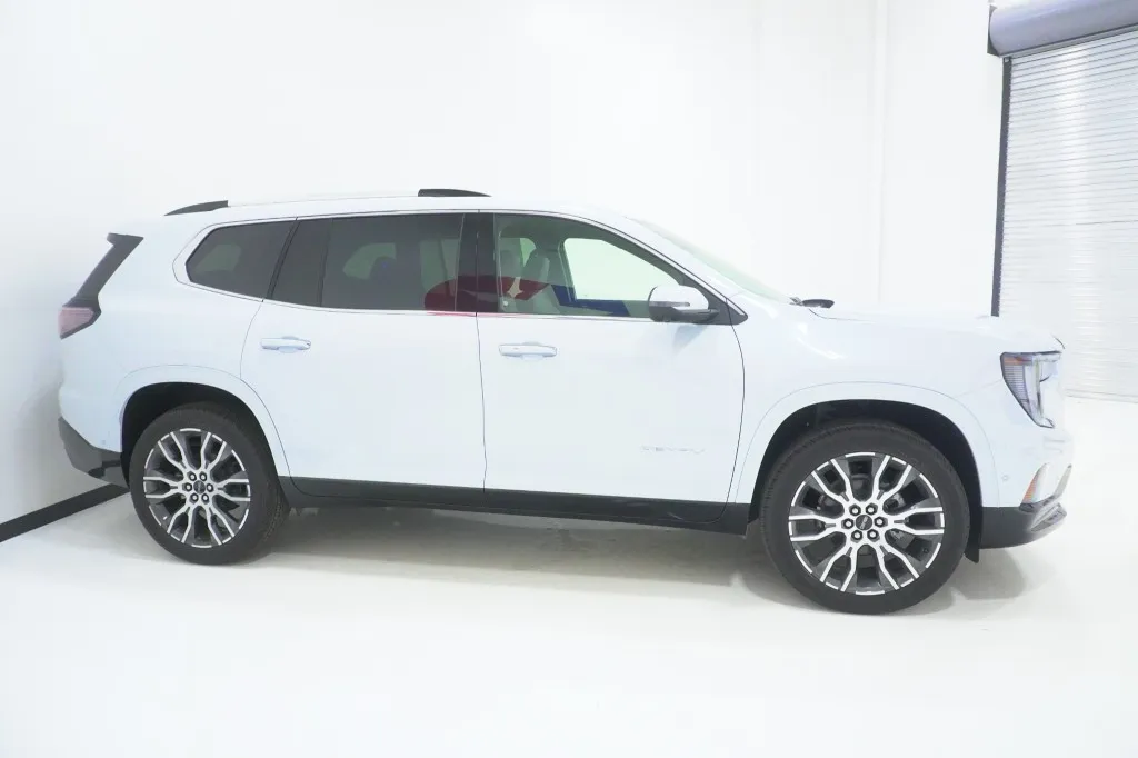 2027 GMC Acadia FWD Denali Ultimate