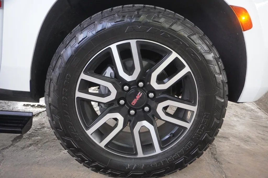 2023 GMC Yukon AT4