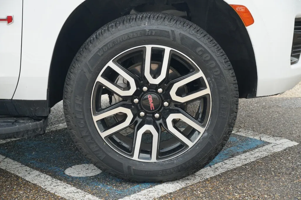 2023 GMC Yukon AT4