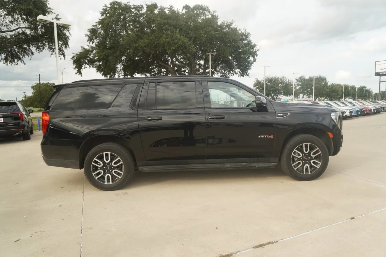 2023 GMC Yukon XL AT4