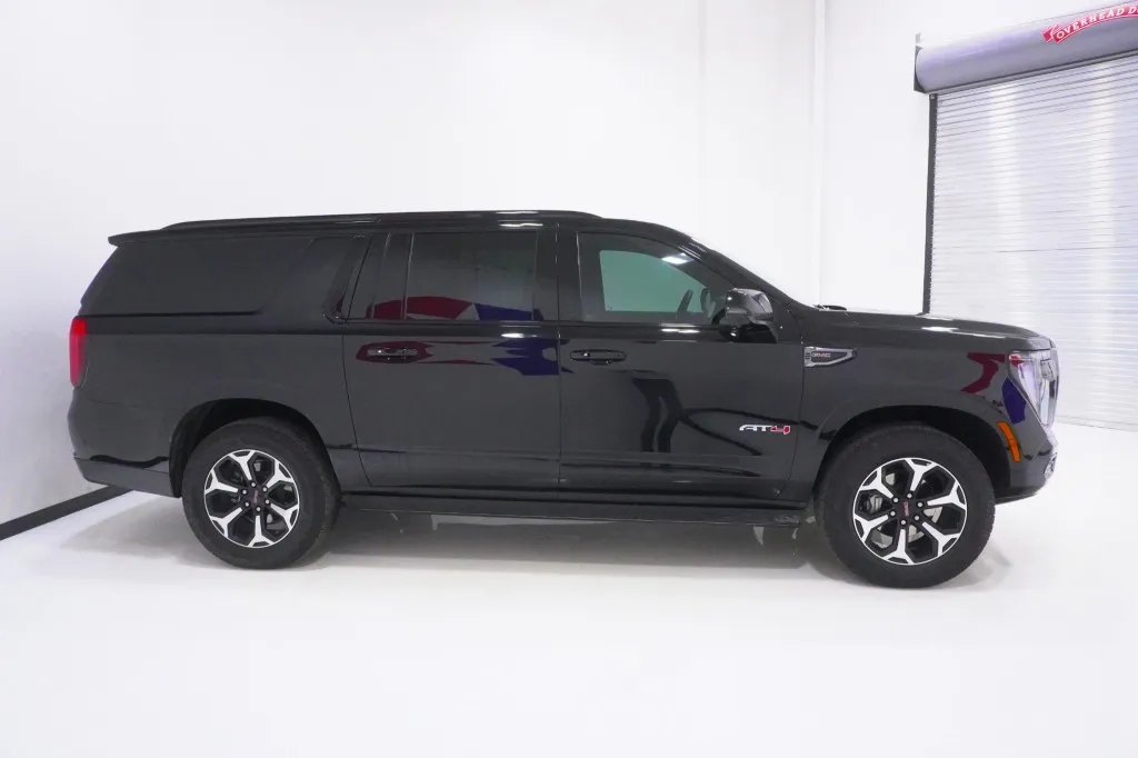 2025 GMC Yukon XL AT4