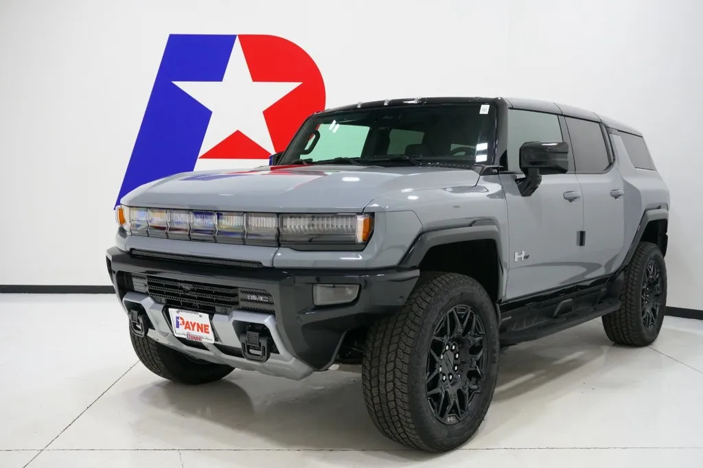2026 GMC HUMMER EV 2X's photo