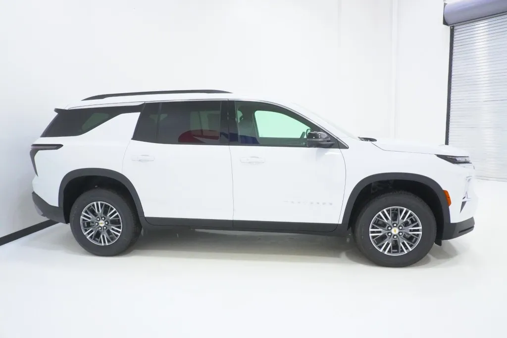 2026 Chevrolet Traverse FWD LT