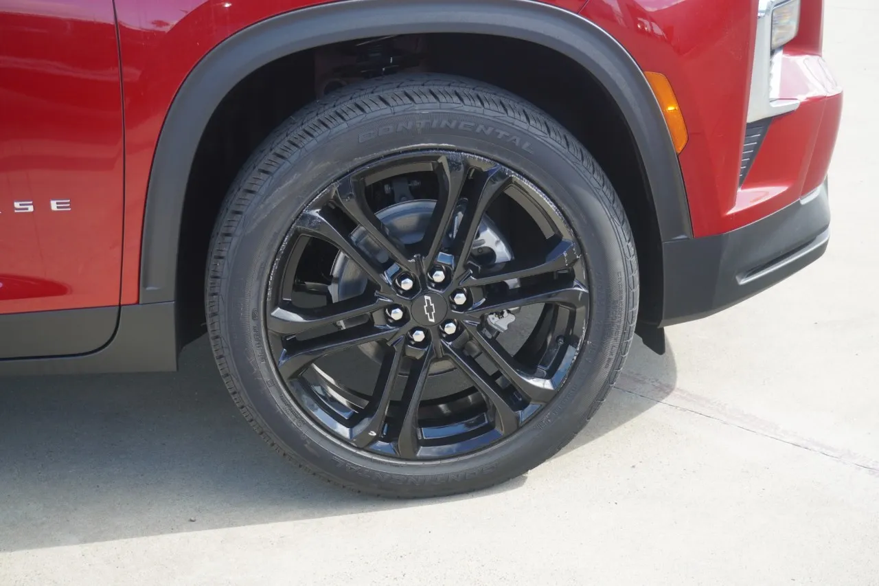 2027 Chevrolet Traverse FWD LT