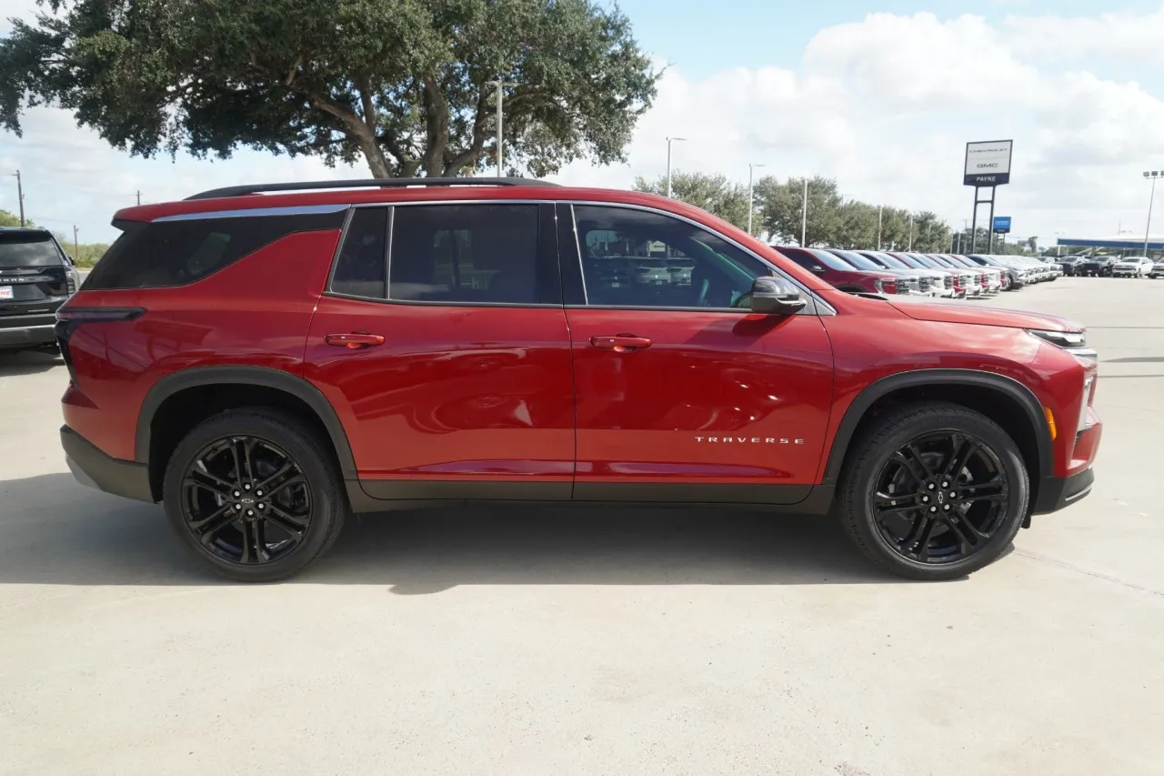 2027 Chevrolet Traverse FWD LT
