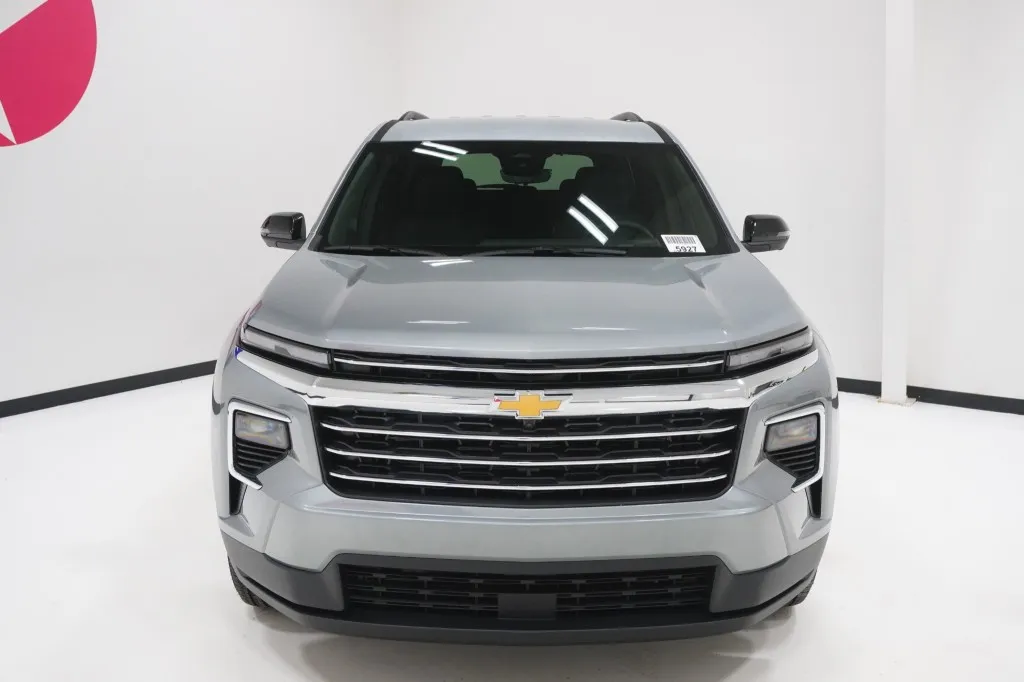 2027 Chevrolet Traverse FWD LT