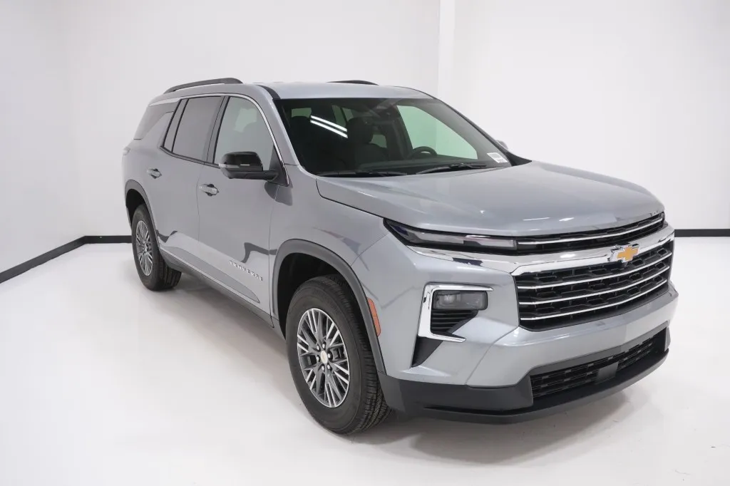 2027 Chevrolet Traverse FWD LT