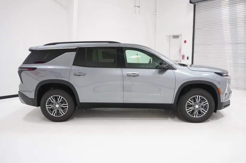 2027 Chevrolet Traverse FWD LT