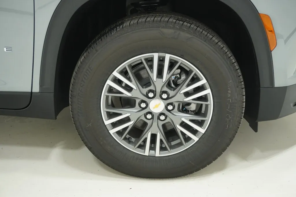 2027 Chevrolet Traverse FWD LT