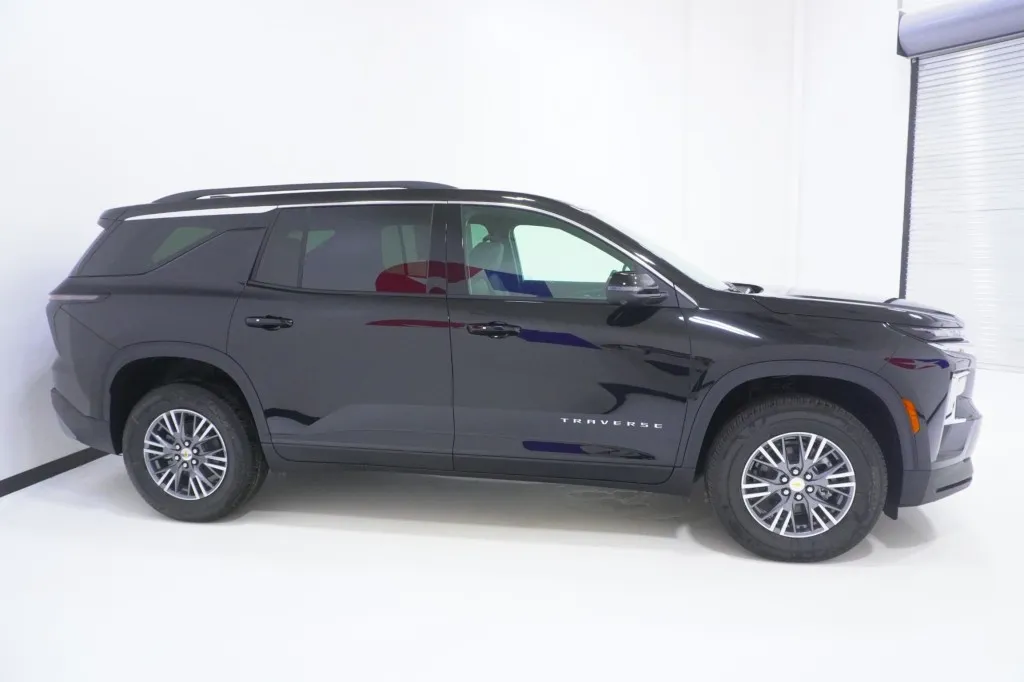 2027 Chevrolet Traverse FWD LT