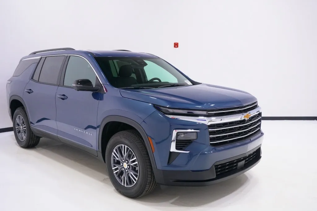 2026 Chevrolet Traverse FWD LT