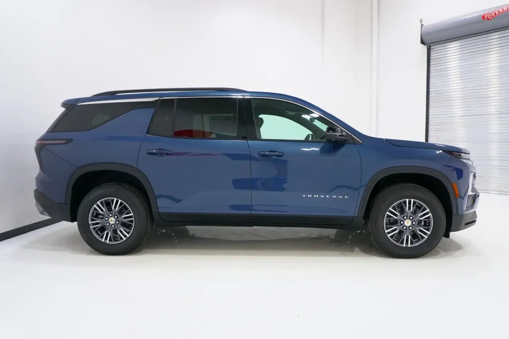 2026 Chevrolet Traverse FWD LT