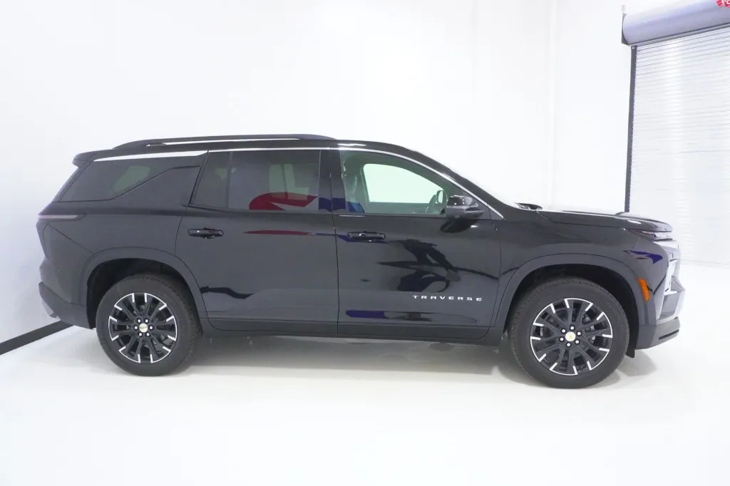 2026 Chevrolet Traverse FWD LT