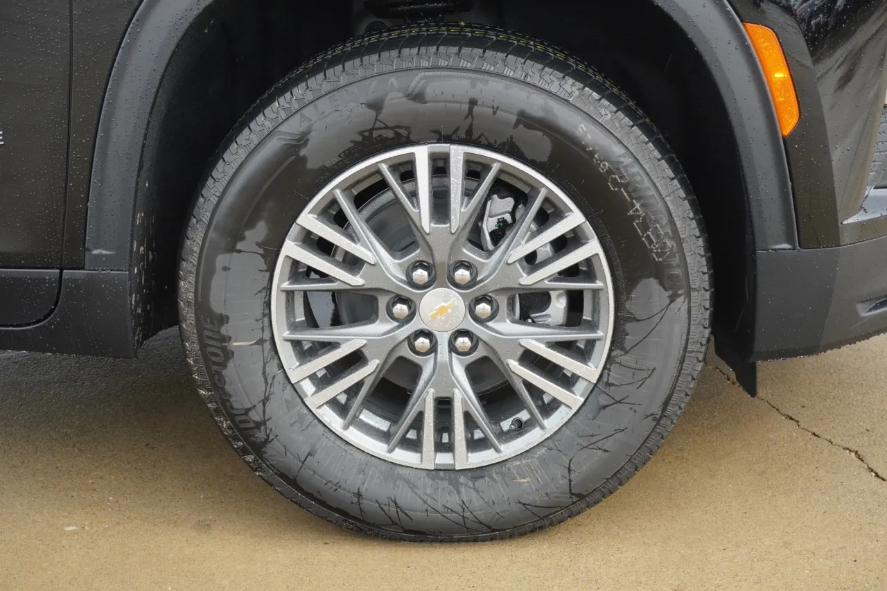 2027 Chevrolet Traverse FWD LT