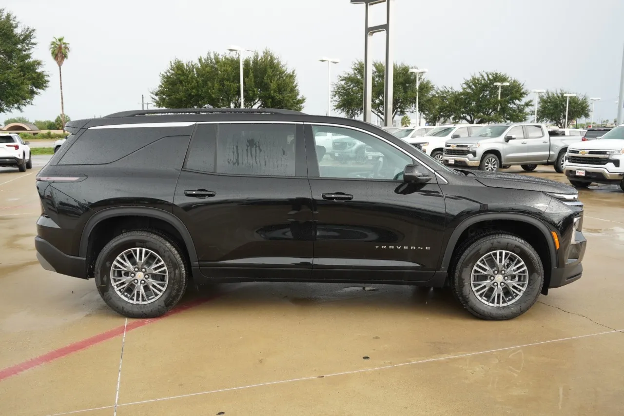 2027 Chevrolet Traverse FWD LT