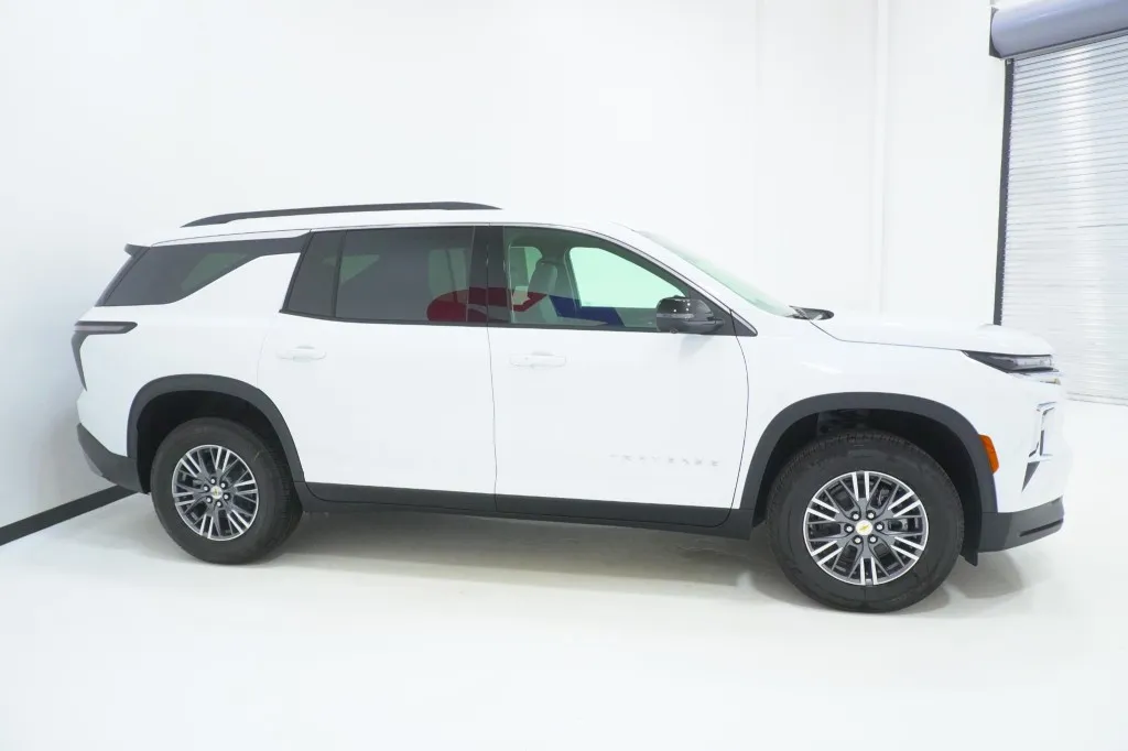 2027 Chevrolet Traverse FWD LT