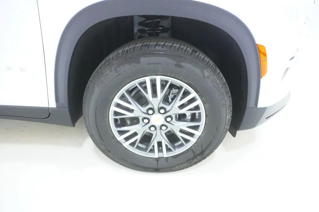 2027 Chevrolet Traverse FWD LT